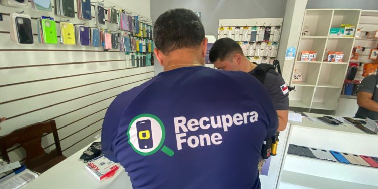 Operação RecuperaFone: PC-AM prende dono de assistência técnica com celular roubado