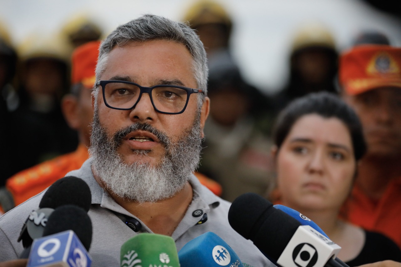 Corpo de Bombeiros Militar do Amazonas apresenta balanço da operação que extinguiu incêndio no Distrito II