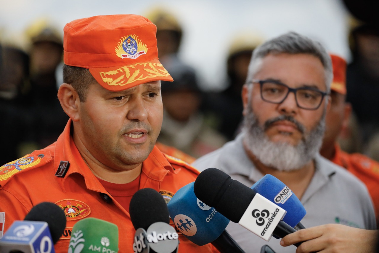 Corpo de Bombeiros Militar do Amazonas apresenta balanço da operação que extinguiu incêndio no Distrito II