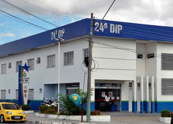 Dupla é presa por roubo avaliado em R$ 50 mil a turistas paranaenses no Centro Histórico de Manaus