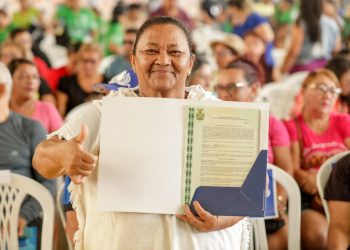Regularização fundiária: mais de 20,8 mil famílias em Manaus recebem 600 títulos definitivos de propriedade