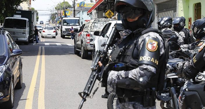 Policiais da ROCAM capturam dois foragidos da Justiça durante patrulhamentos na zona sul