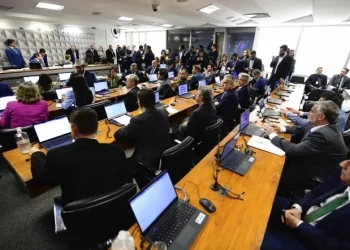 Escândalo do INSS: oposição elege presidente e relator da CPMI