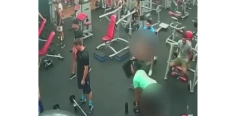 VÍDEO: garrafinha de água gera ‘pancadaria’ entre alunas em academia
