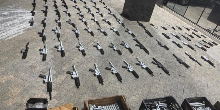 Polícias Federal e Militar de São Paulo encontram fábrica clandestina de armas de fogo