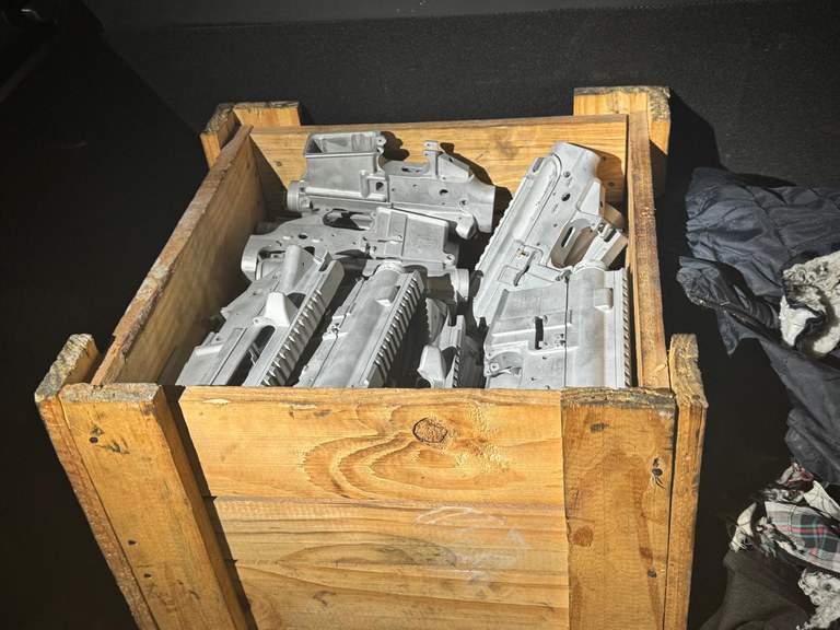Polícias Federal e Militar de São Paulo encontram fábrica clandestina de armas de fogo