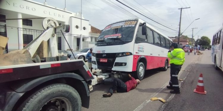 Micro-ônibus com risco de incêndio é apreendido pela Prefeitura de Manaus