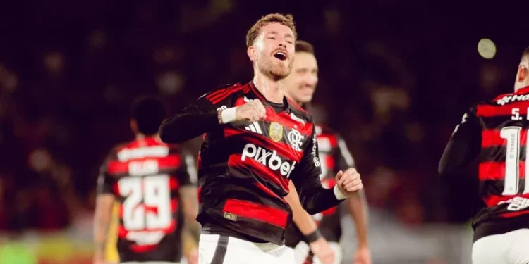 Flamengo dispara e Palmeiras passa o Cruzeiro; veja as chances de título do Brasileirão