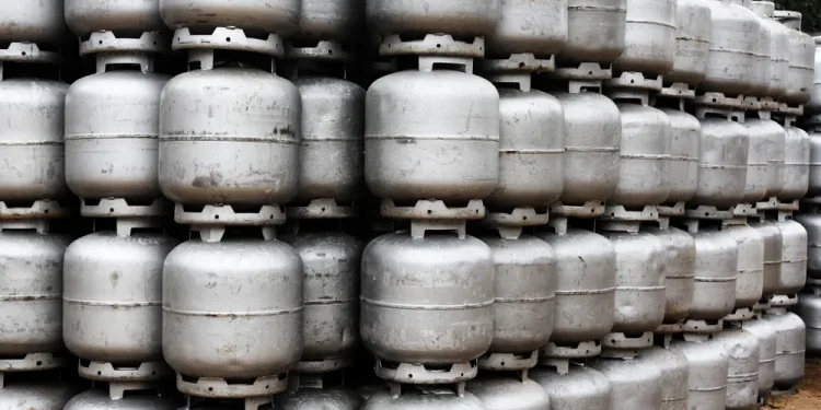 Gás gratuito: programa para baixa renda será lançado pelo Governo Federal semana que vem