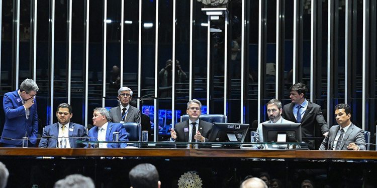 Adultização: Senado aprova projeto para proteger crianças em ambientes digitais