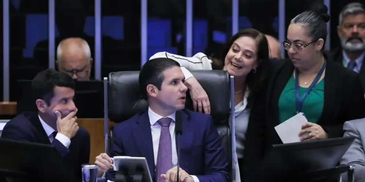 Câmara aprova urgência para isenção do IR de quem ganha até R$ 5 mil