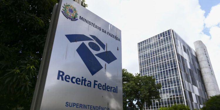 Receita voltará a exigir declaração de fintechs após operações da PF