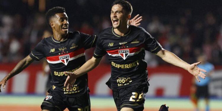 São Paulo se aproxima do G-6 no Brasileirão após vencer o Atlético-MG