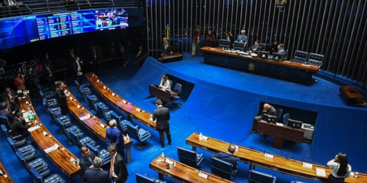 Plenário vota propostas de combate à violência contra a mulher