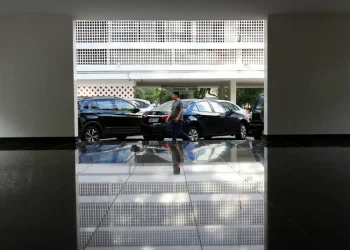 Proporção de brasileiros que moram sozinhos cresce 52% em 12 anos