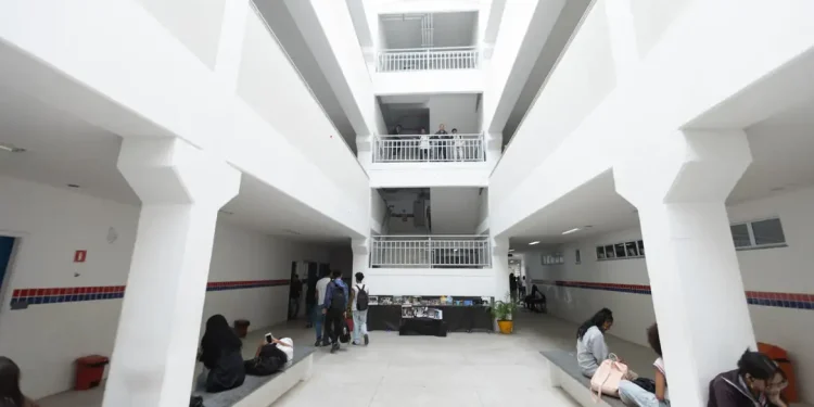 Escola em tempo integral deve ter jornada mínima de 35 horas semanais