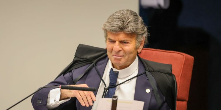 Fux cita incompetência do STF para julgar ação contra Bolsonaro