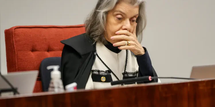 Voto de Cármen Lúcia pode formar maioria para condenar Bolsonaro