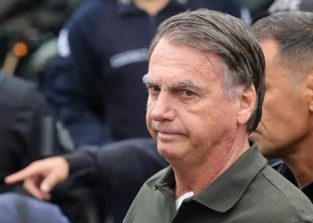Bolsonaro melhora após hidratação e tratamento medicamentoso