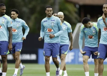 Ancelotti comanda primeira atividade com todos os convocados