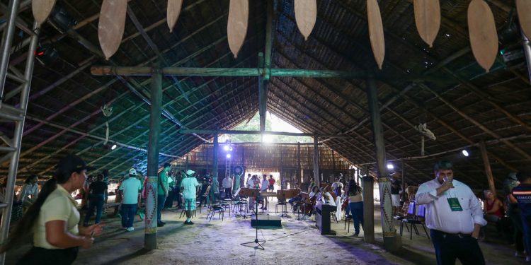 ‘Orquestra na Floresta’ encanta público na aldeia Cipiá