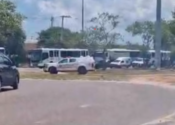 Videos: rodoviários paralisam parcialmente transporte público em Manaus por atrasos salariais