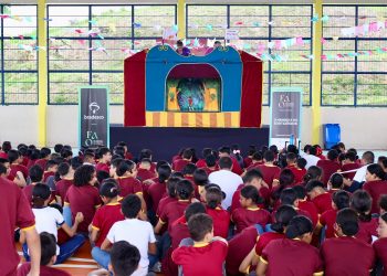Festival Amazonas de Ópera leva oficinas e espetáculos de marionetes para escolas da rede pública