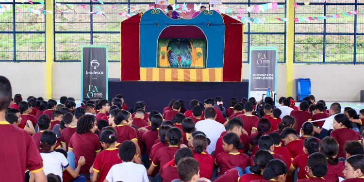 Festival Amazonas de Ópera leva oficinas e espetáculos de marionetes para escolas da rede pública