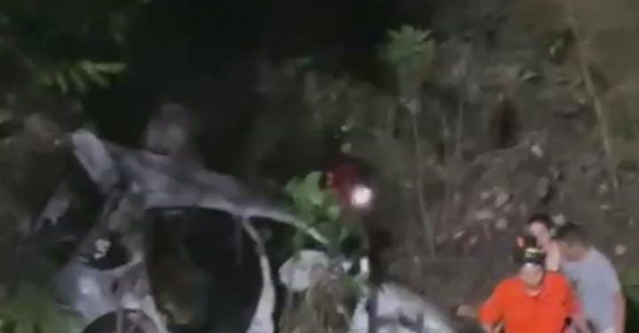 Jovem morre após capotar carro na AM-070, em Iranduba