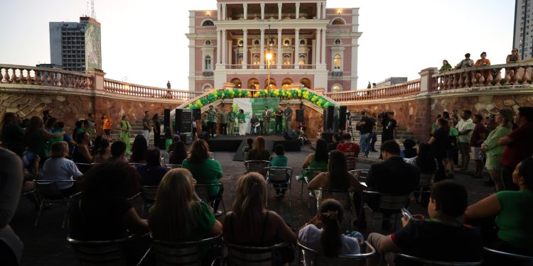 Setembro Verde: Teatro Amazonas é iluminado em homenagem à luta pelos direitos da pessoa com deficiência