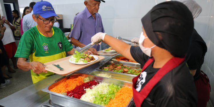 Restaurante Prato Cheio do bairro Novo Israel é reinaugurado