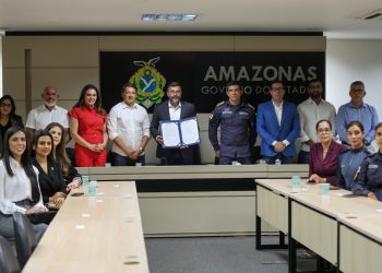 Governador Wilson Lima sanciona lei que autoriza uso de armas de choque por mulheres no Amazonas