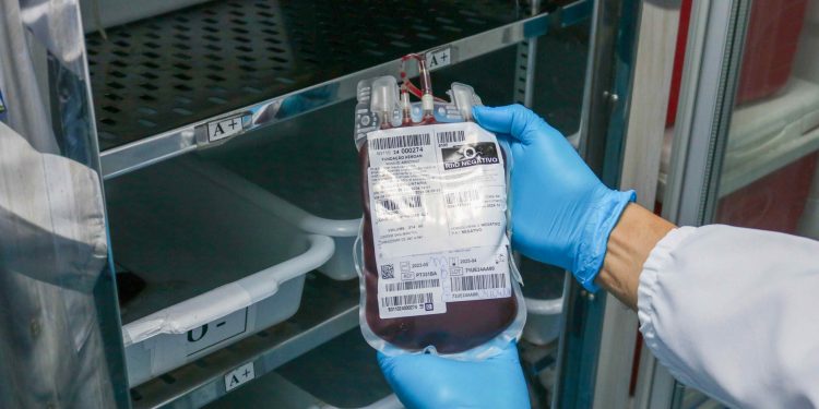 Estoque de sangue do Hemoam está em alerta e hemocentro convoca doadores