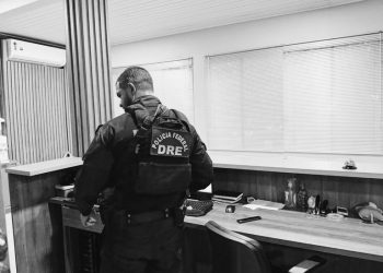 PF prende no Paraná condenada por lavagem de dinheiro ligada a facção criminosa no Amazonas