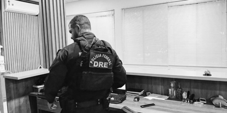 PF prende no Paraná condenada por lavagem de dinheiro ligada a facção criminosa no Amazonas