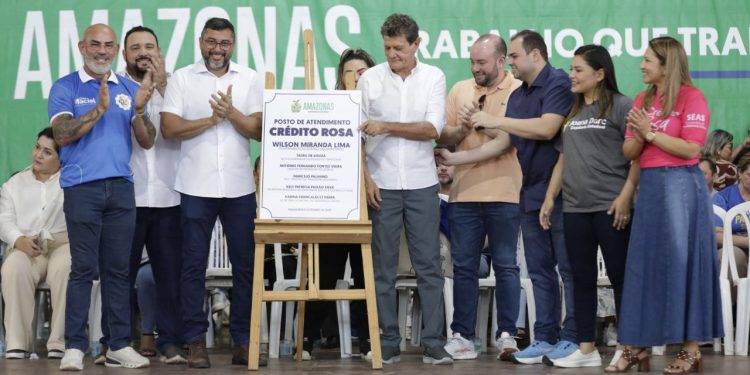 Presidente Figueiredo inaugura primeiro Castramóvel do interior do estado