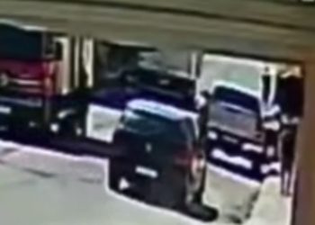 Vídeo: idosa morre após ser imprensada contra carreta no bairro São José I