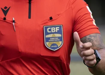 Arbitragem do Brasileirão acertou em 82% dos lances polêmicos, diz relatório da CBF