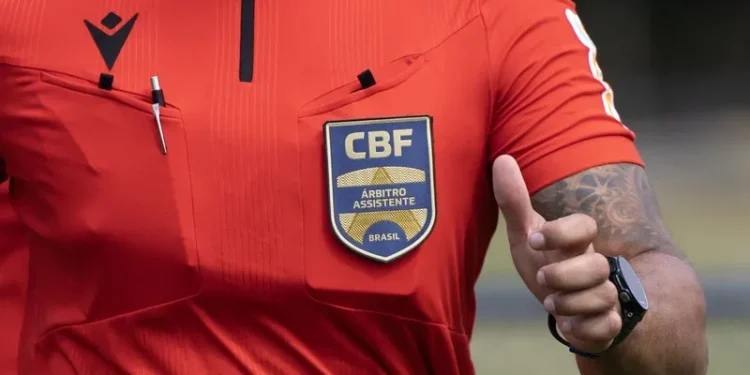 Arbitragem do Brasileirão acertou em 82% dos lances polêmicos, diz relatório da CBF
