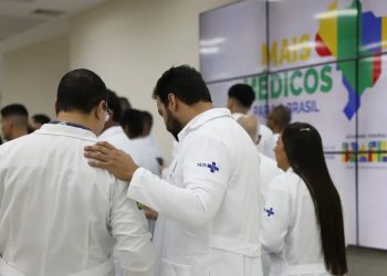 Estudantes de baixa renda do curso de medicina terão ajuda do governo para concluir curso; saiba quem tem direito