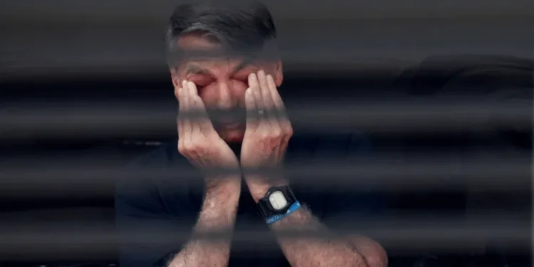 Jair Bolsonaro acompanha julgamento de casa ao lado dos filhos Carlos e Jair Renan