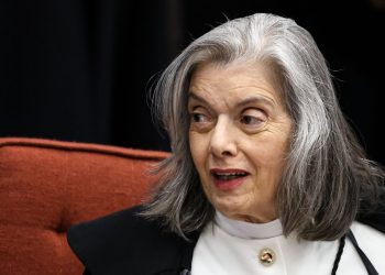 Cármen Lúcia forma maioria pela condenação de Bolsonaro e aliados