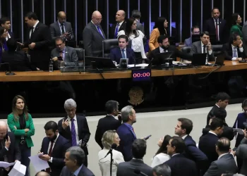 Câmara derruba voto secreto em PEC da Blindagem por falta de quórum