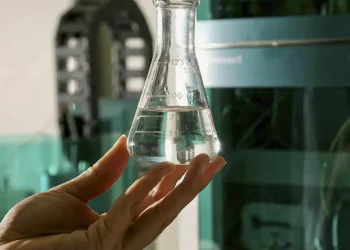 Metanol: vodca adulterada causa 25 mortes na Rússia; Brasil investiga casos semelhantes