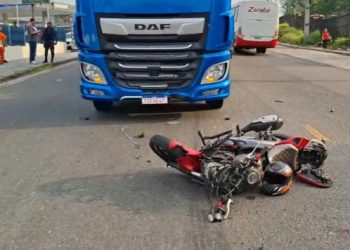 Motociclista morre após colidir com carreta no Distrito Industrial