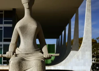 Advogado diz que fará “defesa verdadeira” e que Bolsonaro não está bem