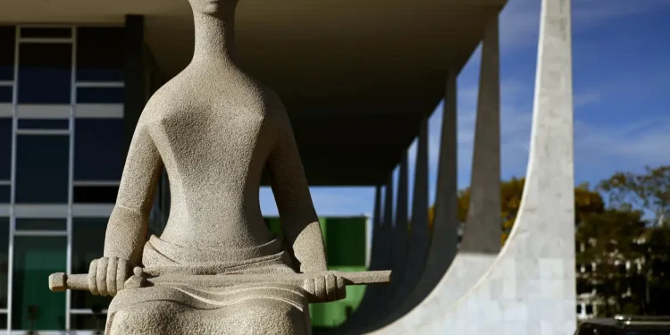 Advogado diz que fará “defesa verdadeira” e que Bolsonaro não está bem