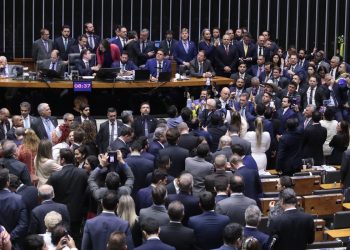 Câmara aprova urgência para projeto de anistia a golpistas