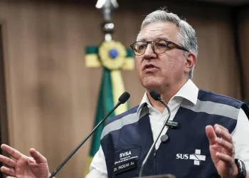 Intoxicação por metanol: casos suspeitos devem aumentar, diz ministro