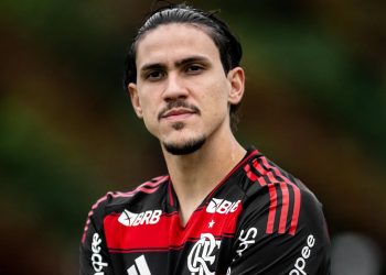 Atacante Pedro, do Flamengo, tem fratura no braço e pode ficar um mês imobilizado